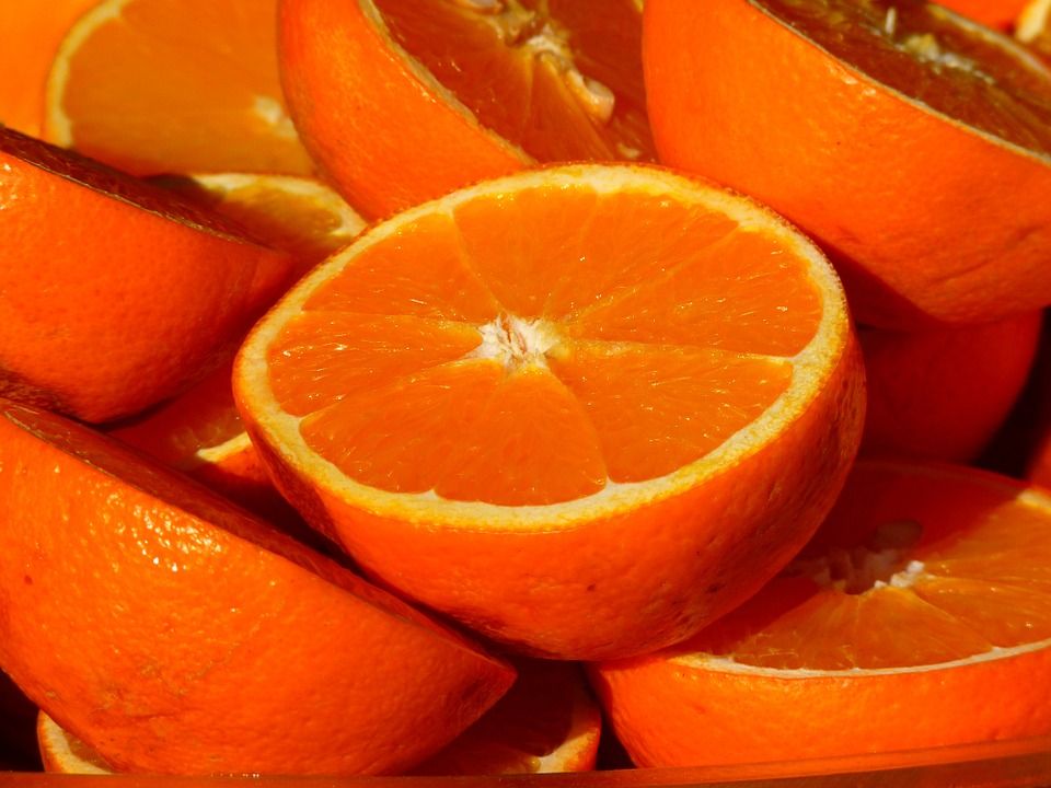 morkų ir apelsinų salotos