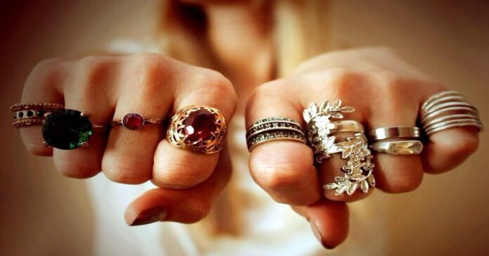 Ar žinote, ant kurio piršto reikia nešioti žiedą, kad jis pritrauktų sėkmę?