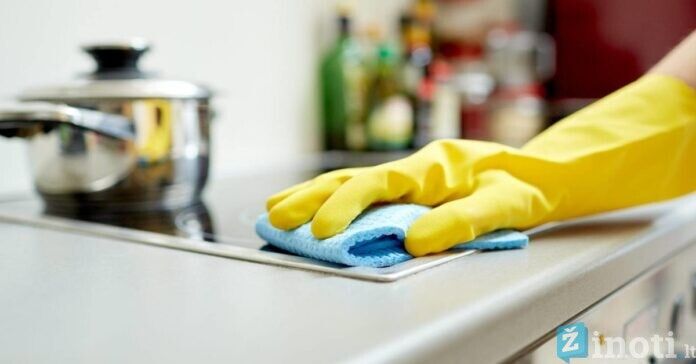 5 efektyvūs būdai, kurie padės išvalyti riebalų dėmes virtuvėje