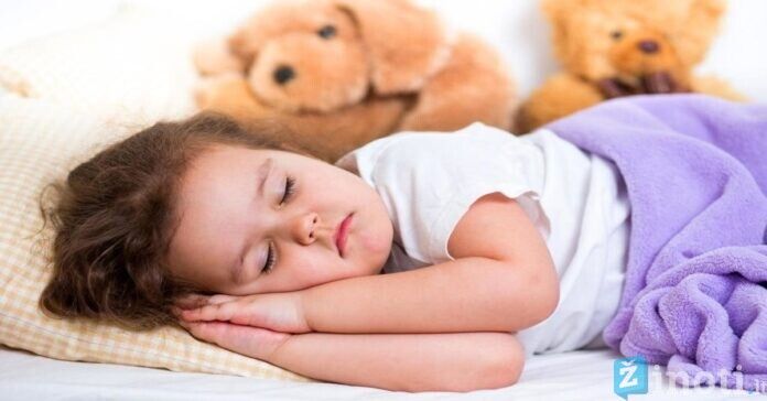 Ar žinote, kiek laiko turėtų miegoti vaikai? Pasidomėkite