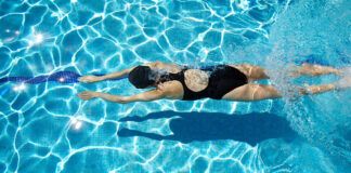 Plaukimas naudingas sveikatai. Pakanka tai daryti tris kartus per savaitę!