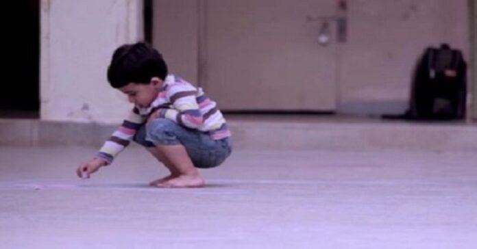 Šis vaizdo įrašas, kuriame berniukas piešia kreida, jus sujaudins iki ašarų!
