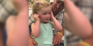 Jaudinantis vaizdo įrašas: mergytė pirmą kartą išgirdo savo tėvų balsus