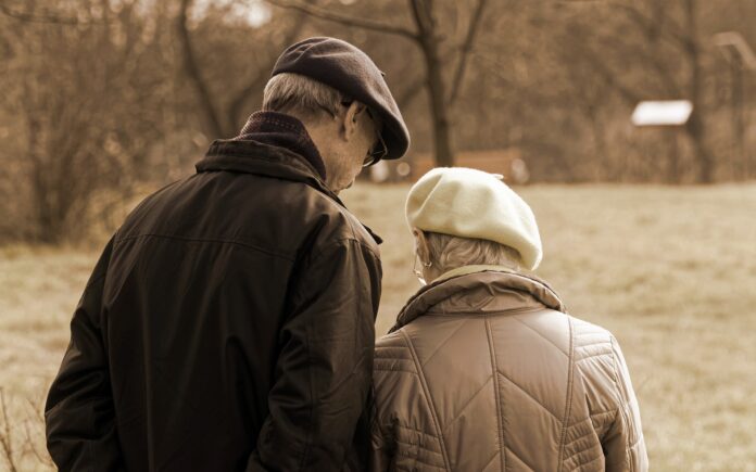 Niekada nevėlu: 76 m. senolis pasipiršo savo mylimajai