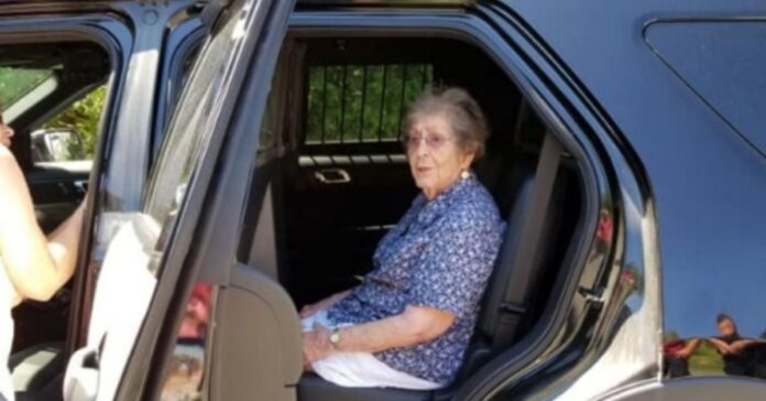 93 metų moteris buvo areštuota per jos pačios gimtadienį. Priežastis visus šokiruoja!