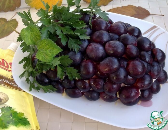 Salotos su vynuogėmis: skanu ir šventiška