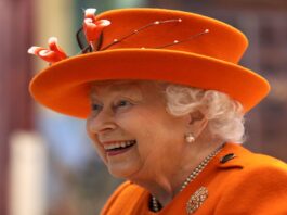 Kodėl karalienė Elžbieta viešumoje visada dėvi skrybėlaites?