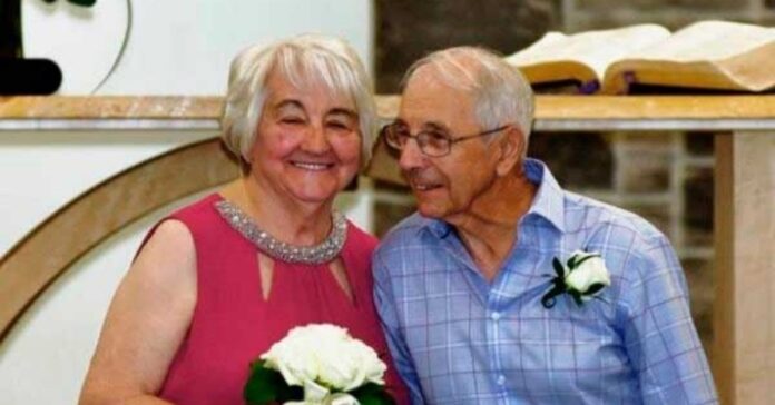 Nepamirštama pirmoji meilė: pora susituokė nuo pirmo susitikimo praėjus 70 m.