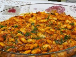 Tradicinis graikiškas receptas: pupelės keptos pomidorų padaže