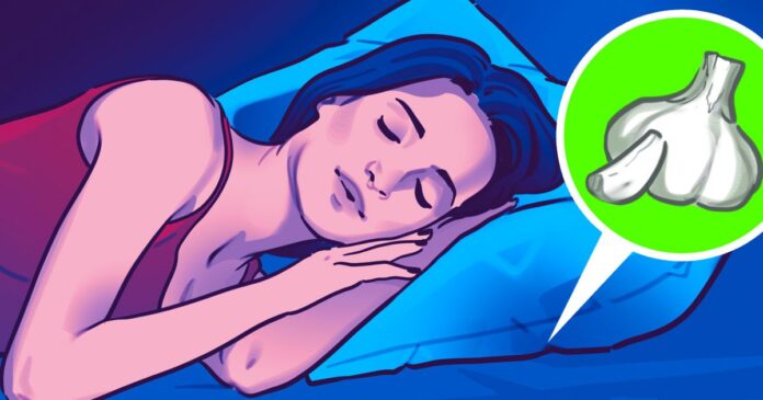 Priežastys, kodėl reikėtų miegoti su česnaku po pagalve