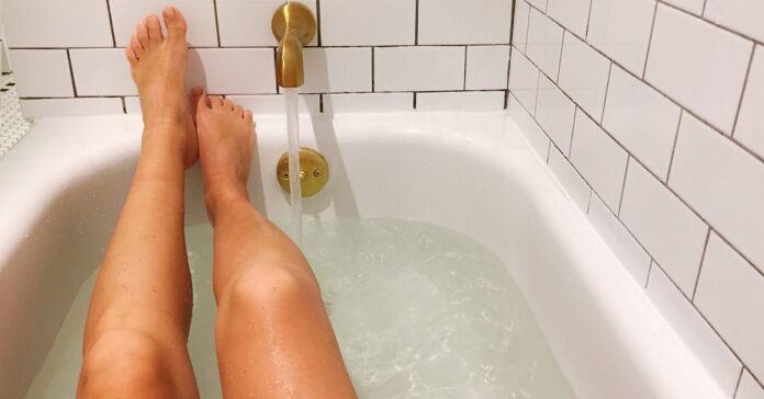Kodėl turėtumėte mėgautis šarmine vonia kartą per savaitę ir kuo ji naudinga?