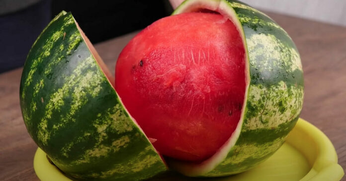 Kaip geriausiai pjaustyti arbūzą? Sužinokite!