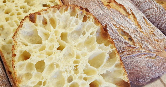 Pusryčių akcentas: naminė duona su akytu minkštimu