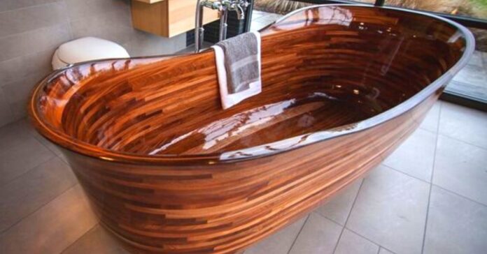 Buvęs laivų statytojas kuria medines vonias. Tai tikras menas