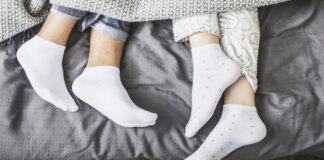 Štai, kas nutiks jūsų kūnui, jei žiemą miegosite su kojinėmis