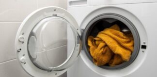Ar nesinaudojant skalbimo mašina reikia uždaryti dureles?