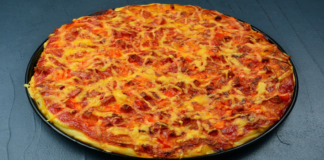 Labai paprasta naminė pica. Ją pagaminsite labai greitai