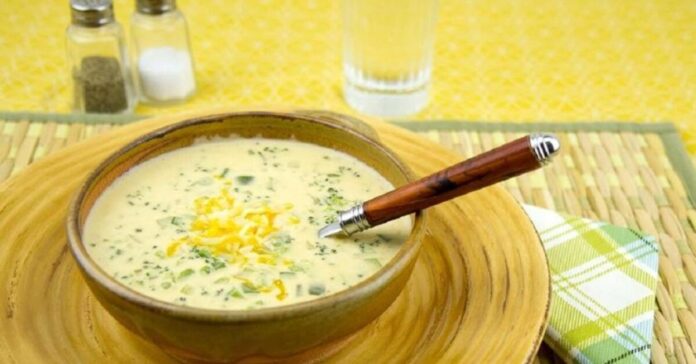 Kreminė sūrio sriuba su vištiena. Išbandykite!