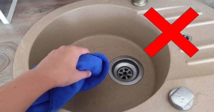 Niekada nevalykite šių vietų mikropluošto šluoste. Padarysite žalos!